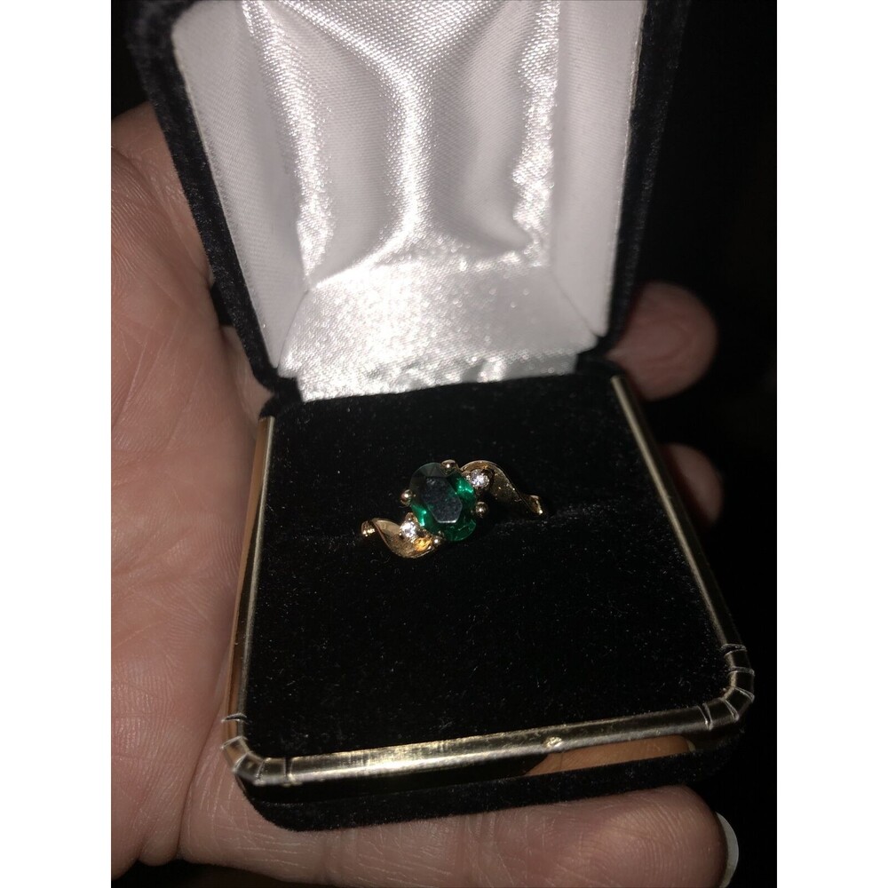 Vtg Emerald Green Rhinestone’s Cocktail Style Ring Size 8 Gold Tone, By SETA